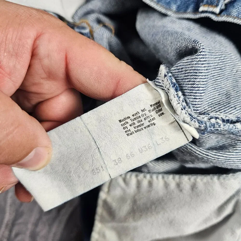 Levis no holes